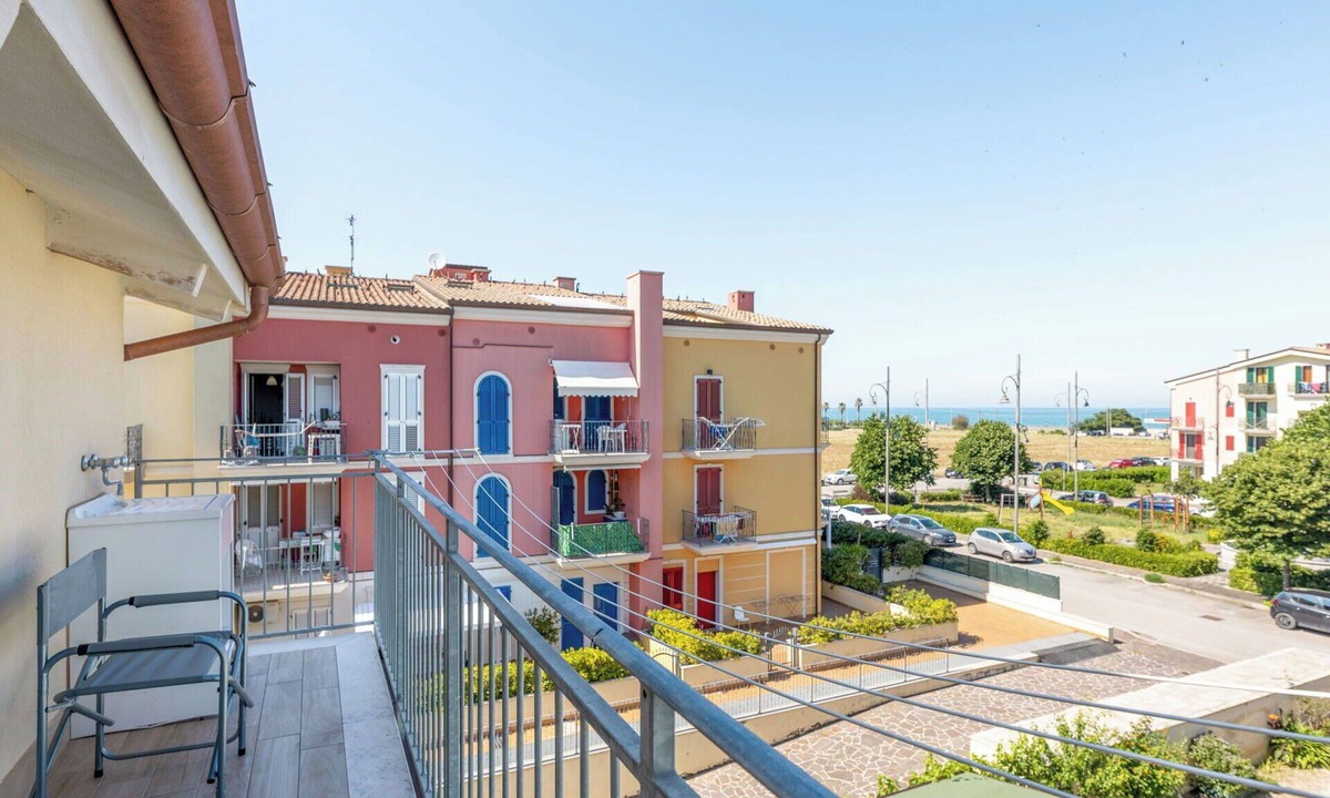 Porto Potenza Picena Apartment | Nice apartment for 6 people with A/C, WIFI, TV, balcony and panoramic view, close to Porto Recan.
