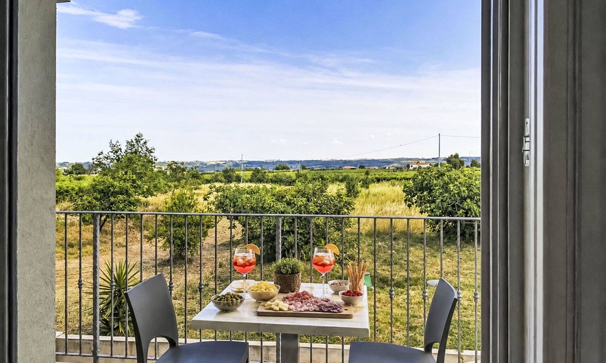 Pollutri Apartment | Nice apartment for 5 guests with A/C, WIFI, TV, balcony, pets allowed and panoramic view