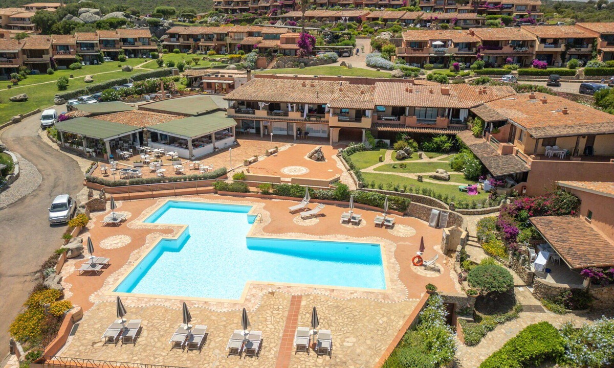 Golfo di Marinella Apartment | Nice apartment for 5 people with pool, A/C, TV, terrace and pets allowed