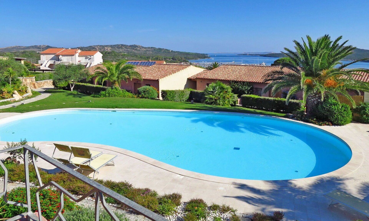 Porto Pozzo Apartment | Nice apartment for 6 guests with WIFI, pool, A/C, terrace and pets allowed