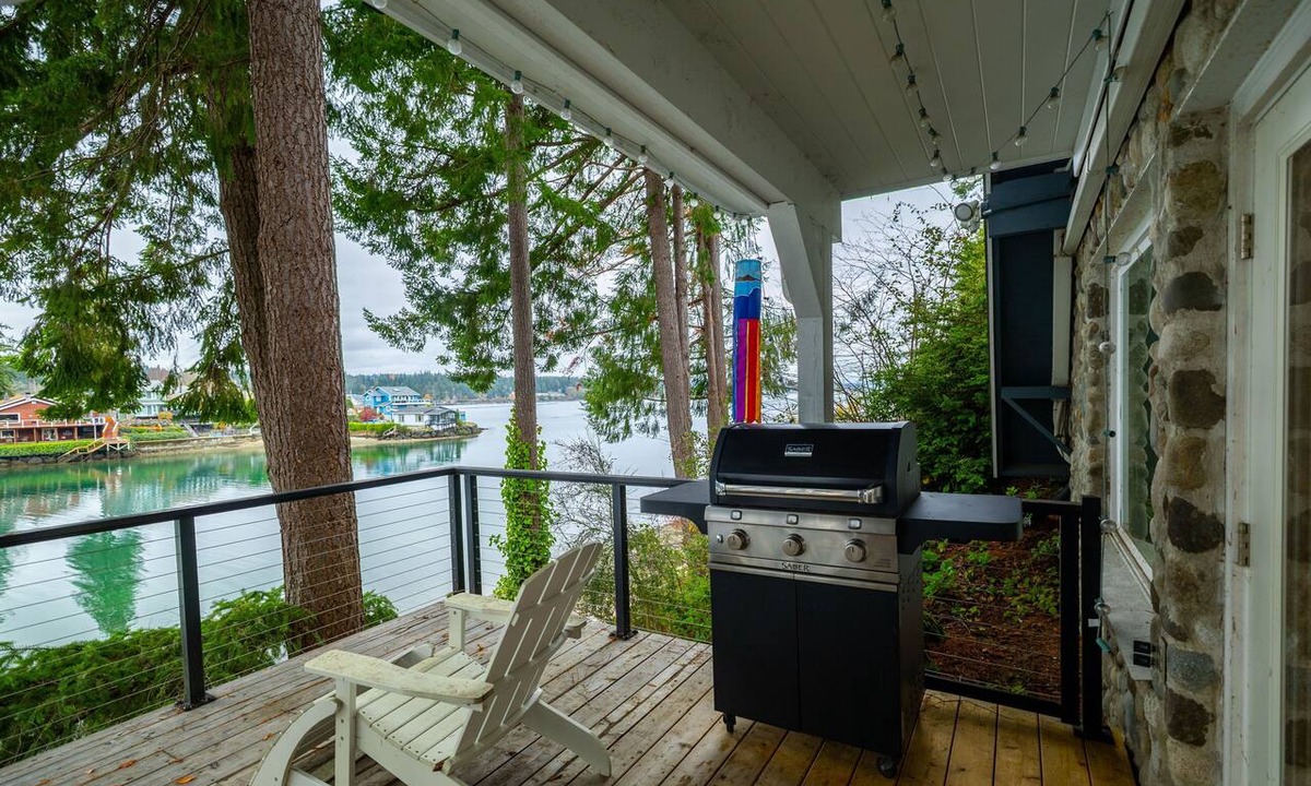 West Hills House | Oyster Bay Waterfront 3Bd - 2Bth