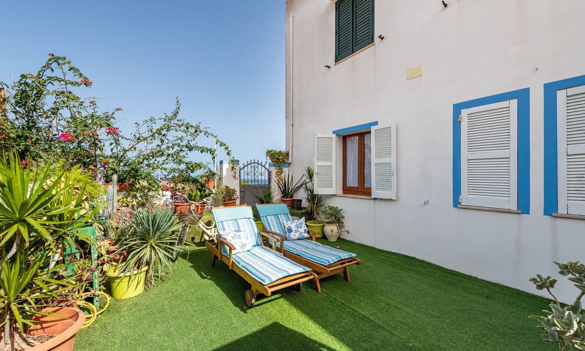 Calasetta House | Pet-Friendly Holiday Home 'Casa Leo' with Sea View, Garden & A/C
