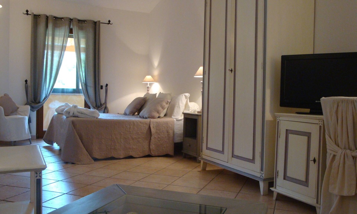 Porto Taverna Hotel | Relais Fenicottero Rosa