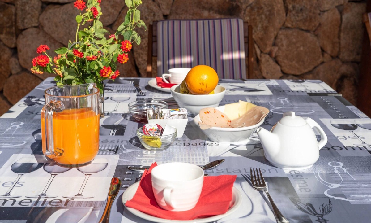 Telti Apartment | Résidence Villa Smeralda Executive – Upscale Apartment with Pool near Olbia