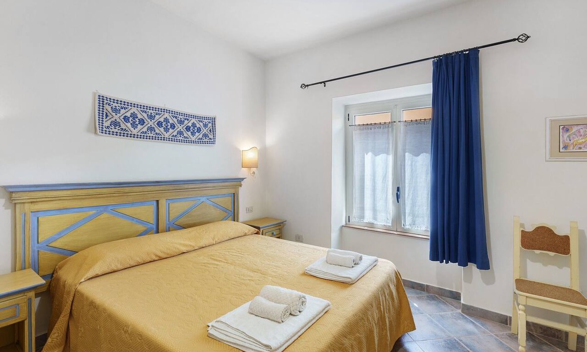 Dorgali Apartment | Room 'Camera A Dorgali Al B&B Sa Madalena' with Private Garden, Wi-Fi and Air Conditioning