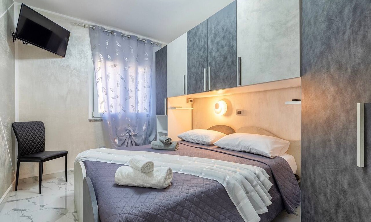 Nulvi Apartment | Room 'Camera Deluxe Doppia Con Letti Singoli' with Wi-Fi and Air Conditioning