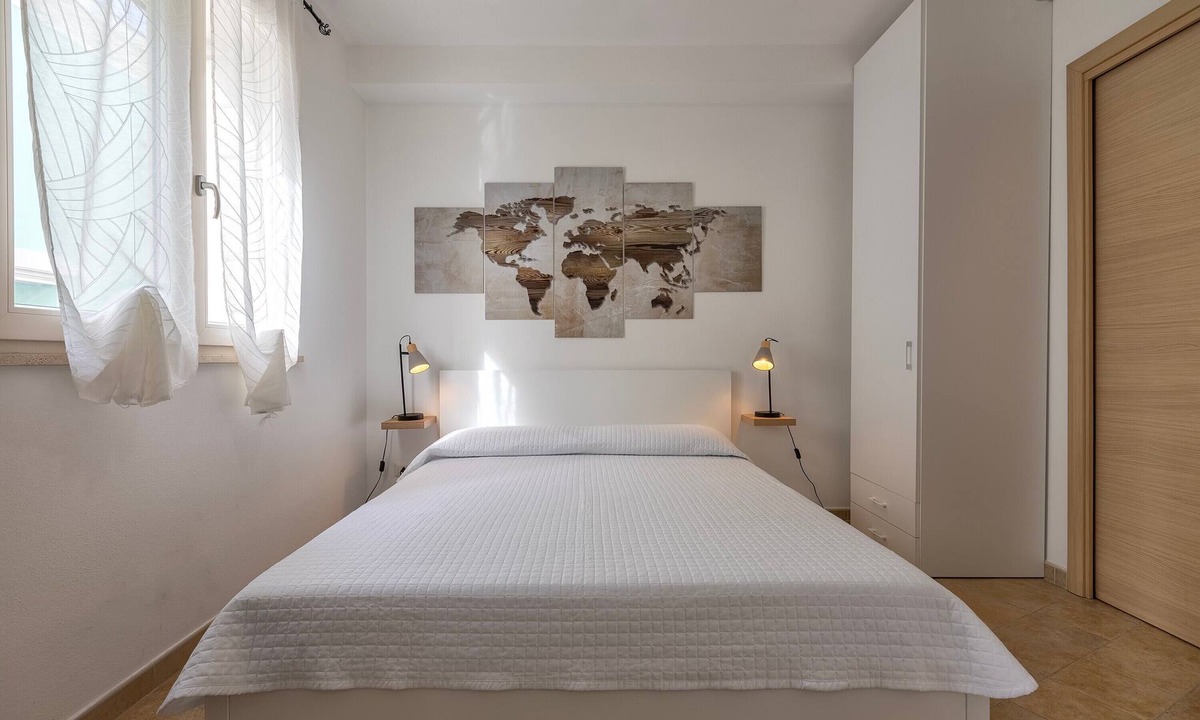 Porto Torres Apartment | Room 'L'Angolo- Camera 2' with Shared Terrace, Wi-Fi and Air Conditioning