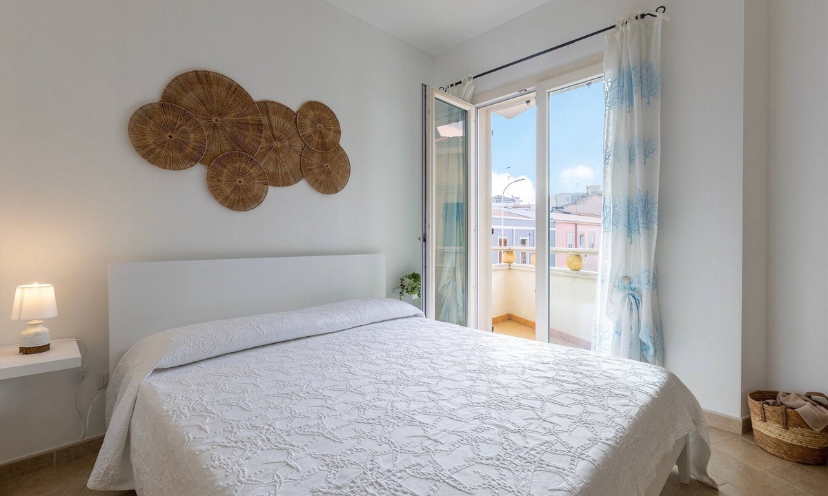 Porto Torres Apartment | Room 'L'Angolo- Camera 3' with Shared Terrace, Wi-Fi and Air Conditioning