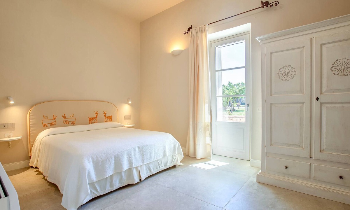 Alghero Apartment | Room 'Maria' with Shared Pool, Wi-Fi and Air Conditioning