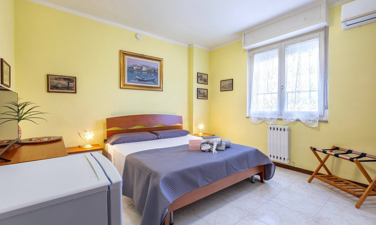 Sassari Apartment | Room 'Matrimoniale- Terrazzo Condiviso' with Shared Terrace, Wi-Fi and Air Conditioning