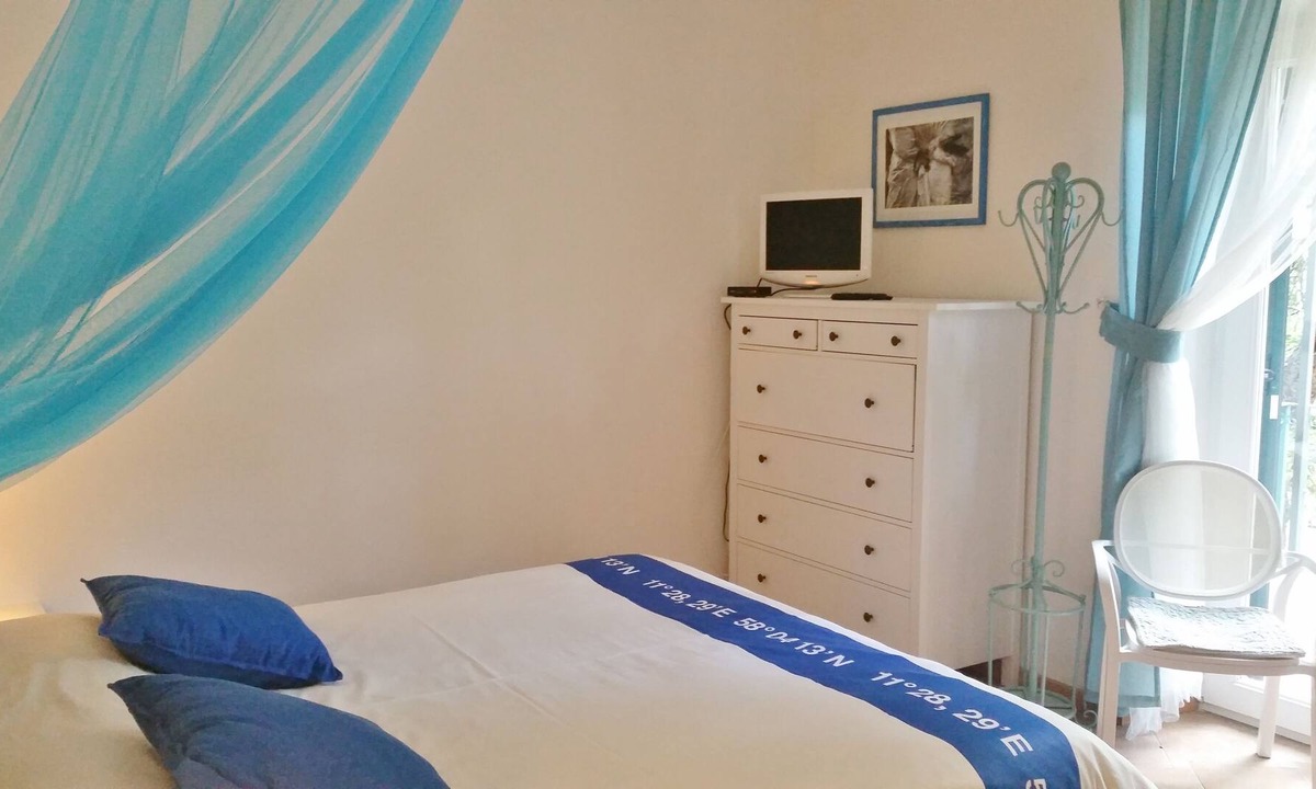 Tancau Sul Mare House | Room with independent entrance and bathroom, external kitchenette at 300 m from the sea
