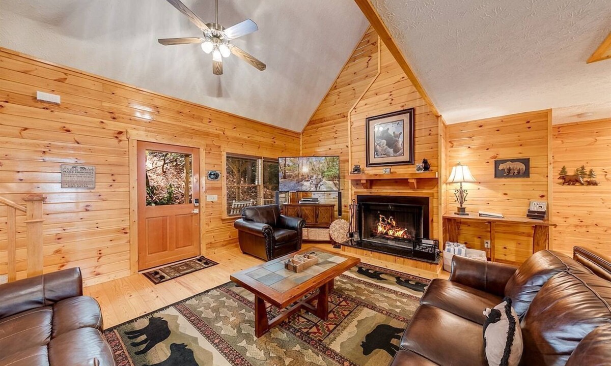 Helen House | Rustic Elegance-Luxury Home Loaded with Amenities