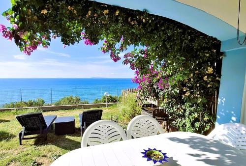 Lu Bagnu House | "Sardinia Blue Home" Vista mare, tramonti mozzafiato su Golfo Asinara, giardino, parking e Wi-Fi