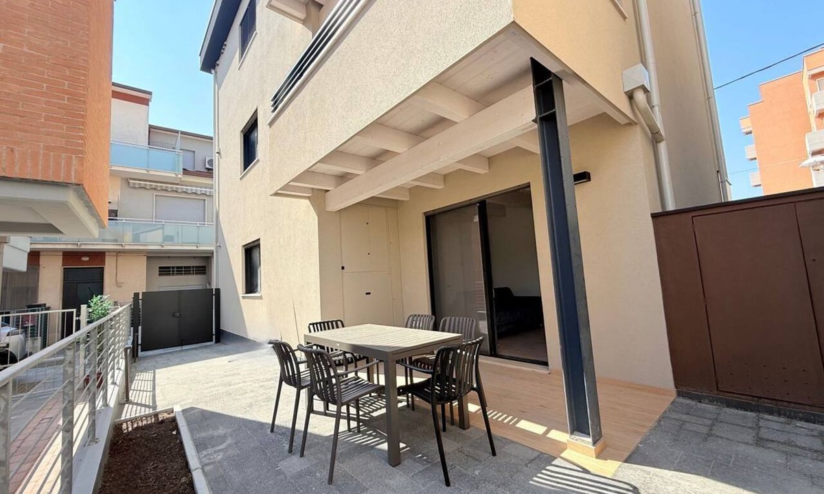 Senigallia Apartment | SE310 – Senigallia, stylish apartment with air conditioning, private garage and outdoor courtyard