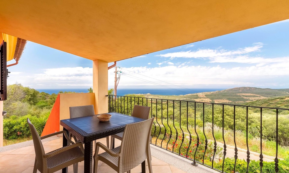 Paduledda House | Sea View Isola Rossa Apartment with Sea View, Wi-Fi, and Air Conditioning