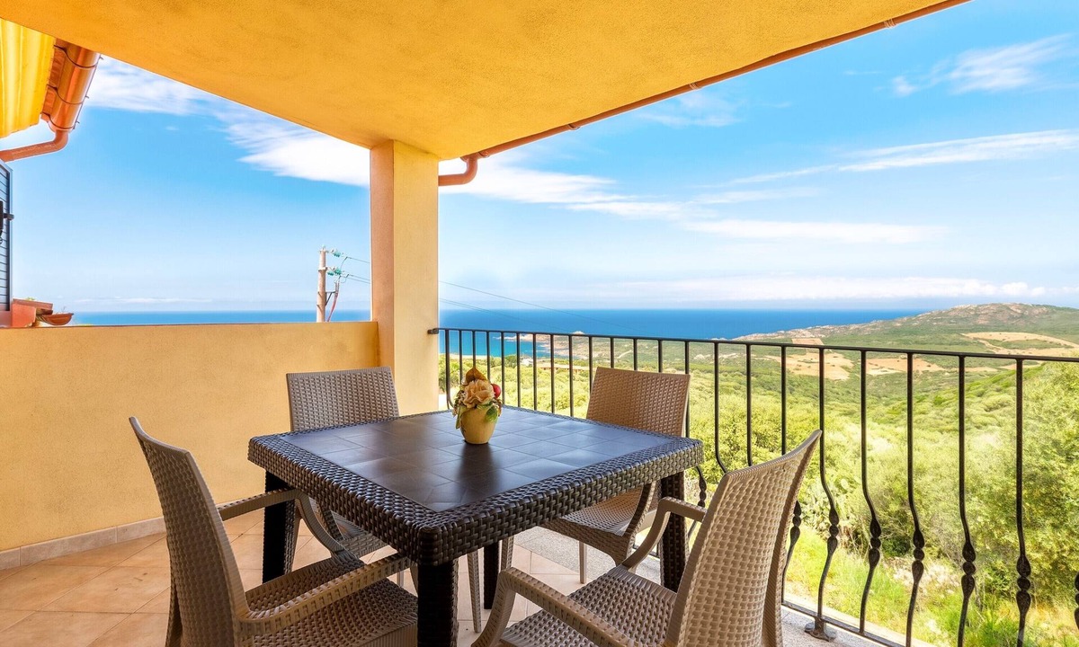 Paduledda House | Sea View Isola Rossa Apartment with Sea View, Wi-Fi, and Air Conditioning