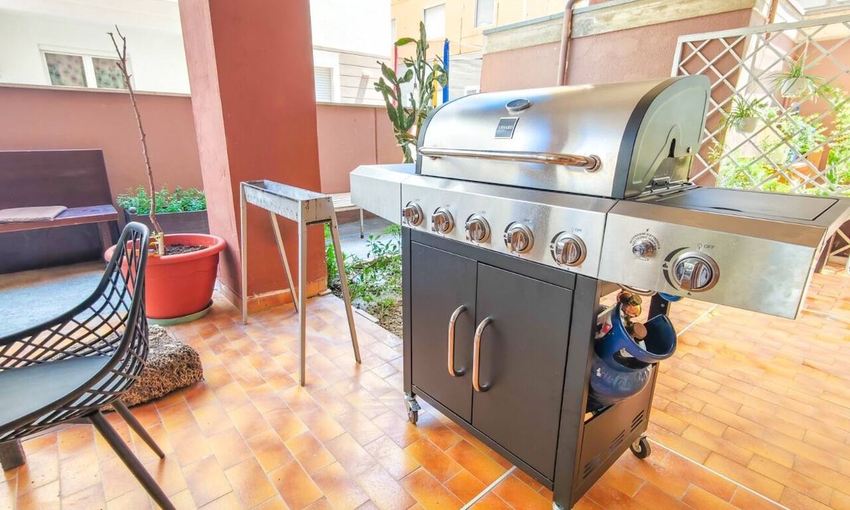 Roseto degli Abruzzi Apartment | Small house with a garden just a stone's throw from the sea