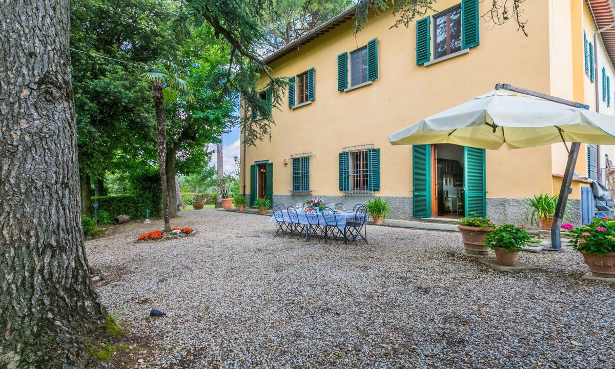 San Casciano in Val di Pesa House | Stunning private villa for 9 people with WIFI, hot tub, TV, patio and panoramic view