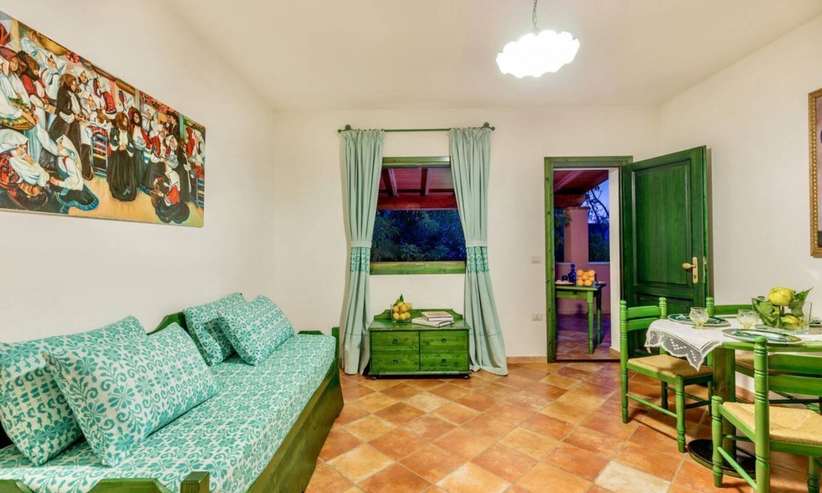 Sos Alinos House | Studio apartment on the ground floor or first floor of approximately 23 m2 composed of a living room with double bed or two single beds, equipped kitchenette and bathroom with shower or bathtub.Equipped with:-LCD TV with digital terrestrial-Safe-Air cond