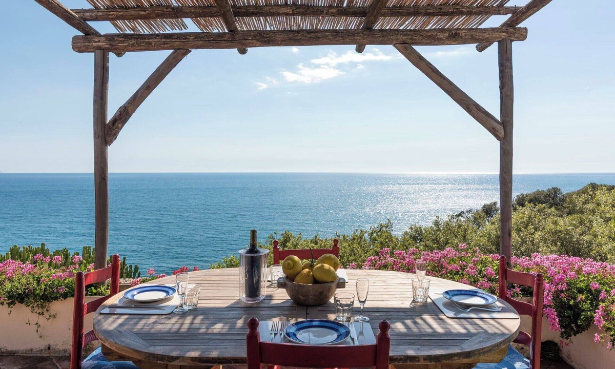 San Felice Circeo Villa | Stunning private villa for 12 people with WIFI, A/C, TV, patio, pets allowed and panoramic view
