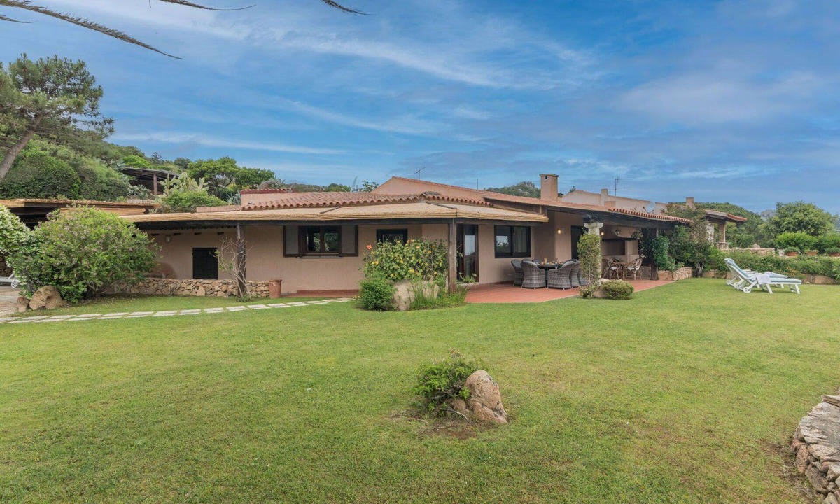Punta Sardegna Villa | Stunning private villa for 8 people with A/C, TV and terrace