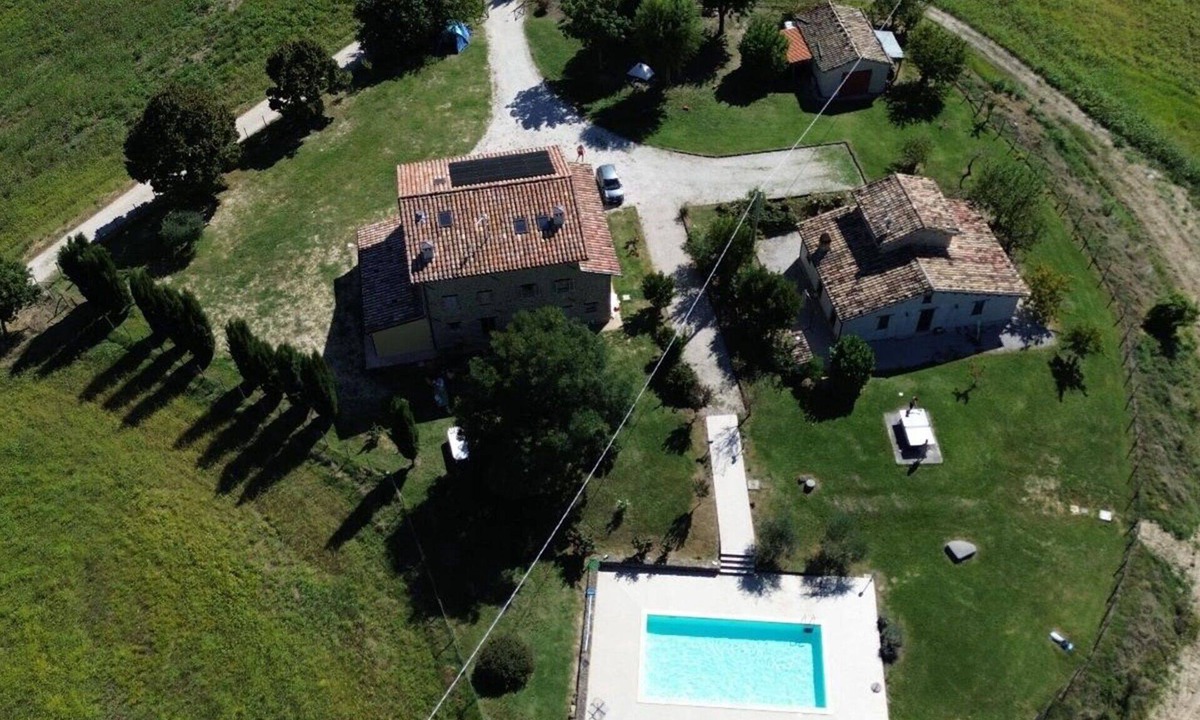 Amandola Villa | Stunning private villa for 14 guests with WIFI, private pool, pets allowed and panoramic view