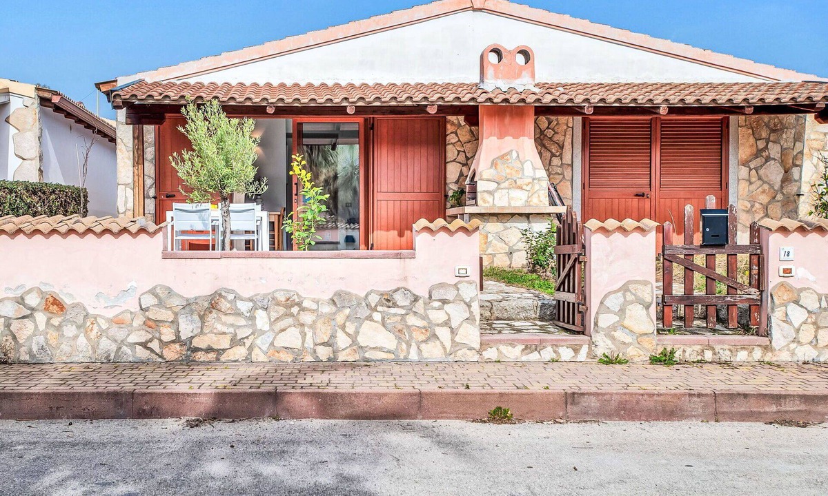 Viddalba House | Stunning villa for 4 guests with A/C, WIFI, pool, TV and terrace