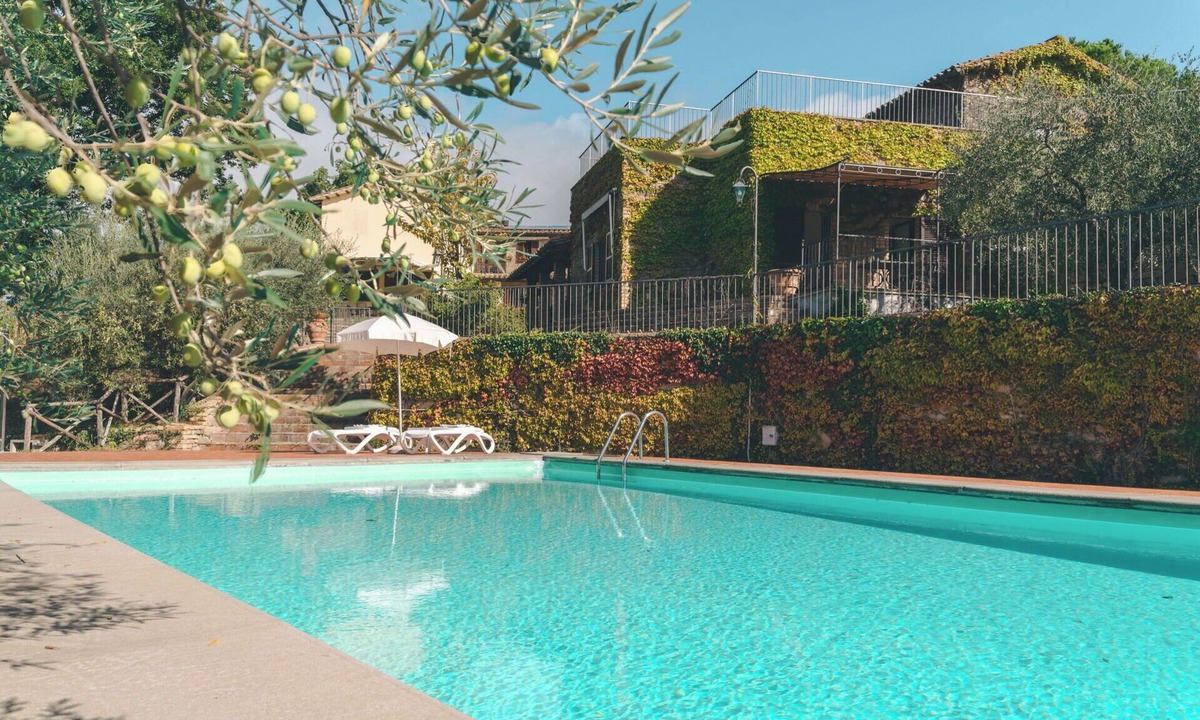 Valfabbrica Villa | Stunning villa for 7 guests with pool, WIFI, TV and terrace, close to Assisi
