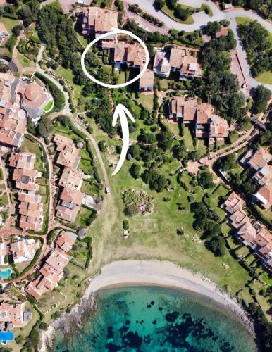 Capo Ferro Apartment | Suite Rea Beachfront - Giardino & Spiaggia Privata - by Coral Property