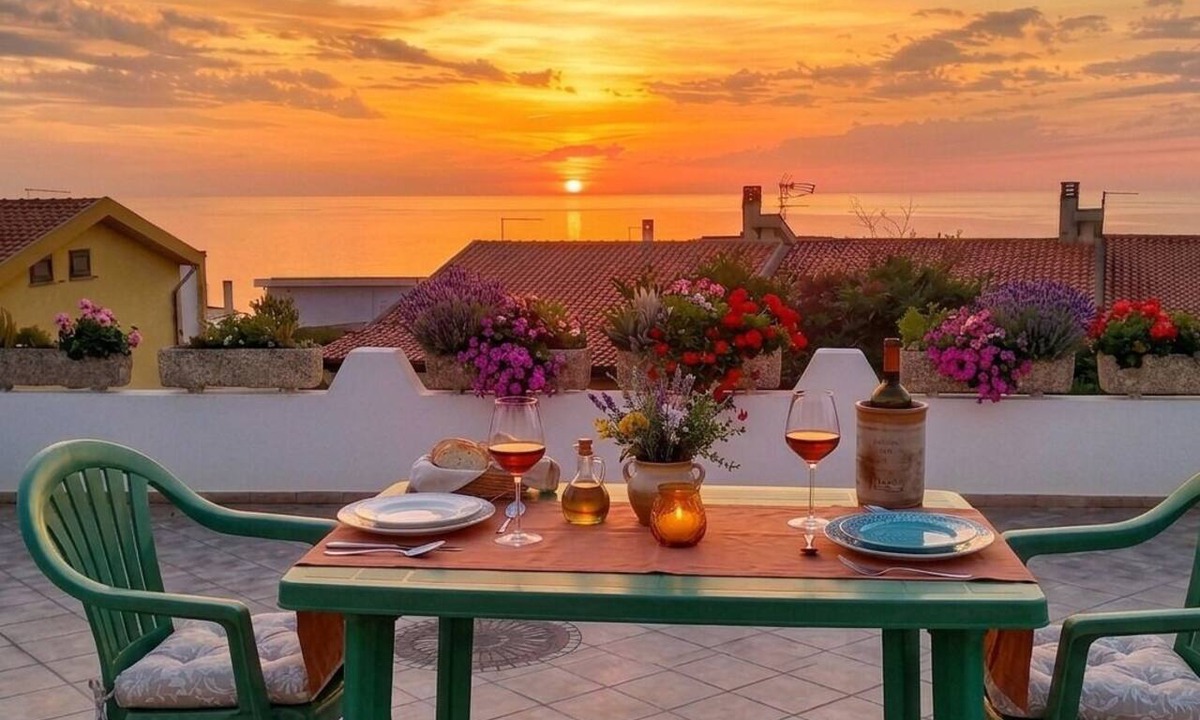 Tresnuraghes Apartment | Terrace at Sunset: Relaxation and a Breathtaking View.