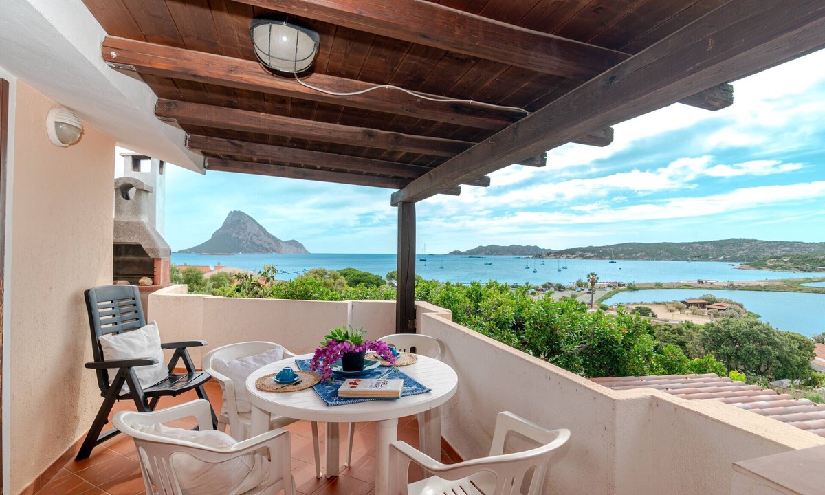 Porto Taverna Apartment | Two-Room Apartment with Sea View, 250 m from the Beach, Private Terrace & Air Conditioning