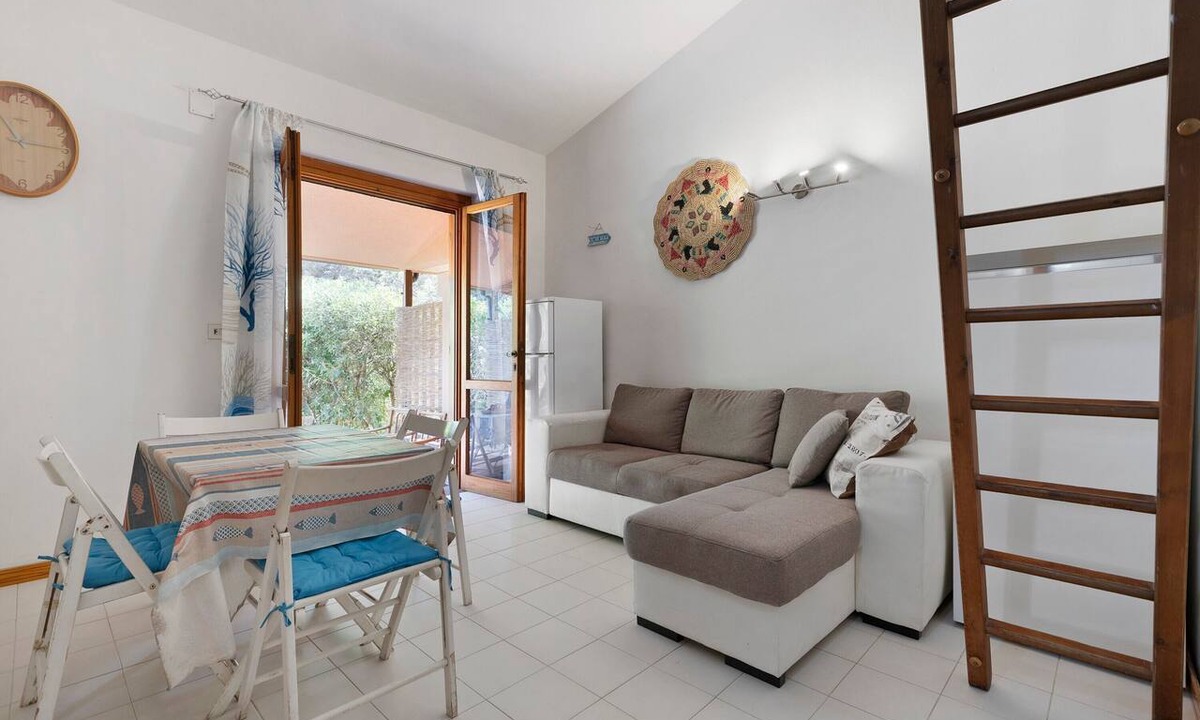 La Pelosa House | Vacation Home 'Summer House La Pelosa' with Private Terrace and Shared Garden