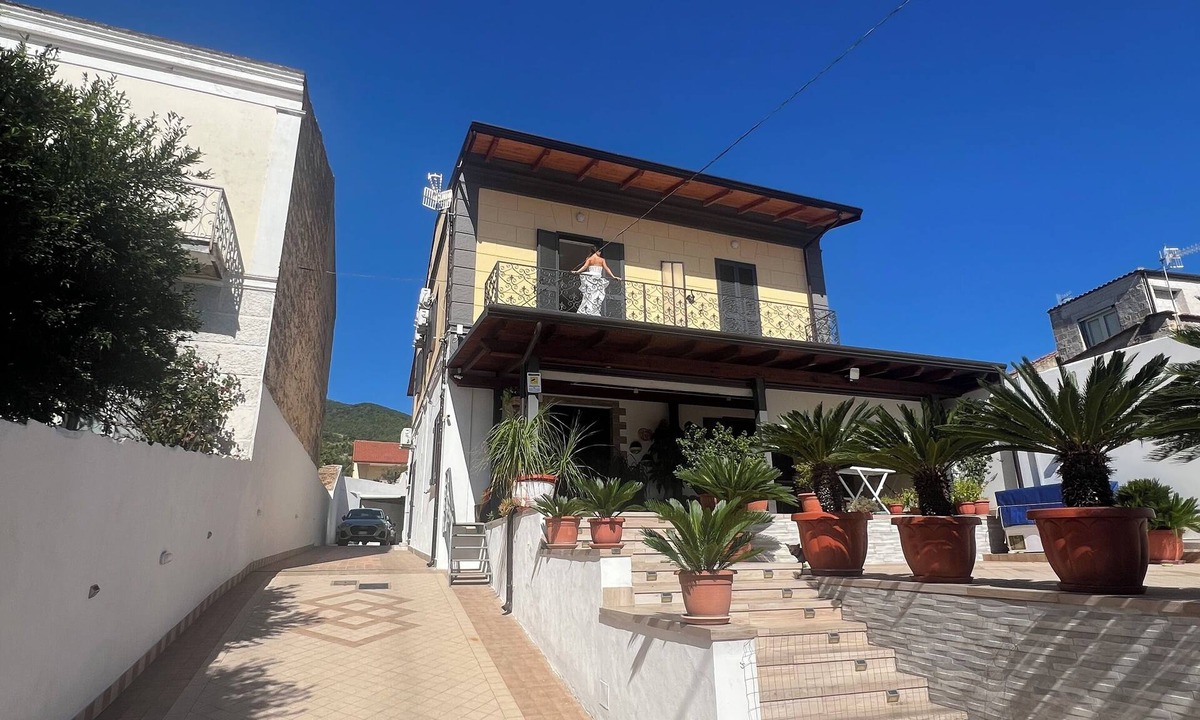 Falciano del Massico Apartment | Vacation home "Villa Fava" in the citycenter between the Seathe Mountain andLake