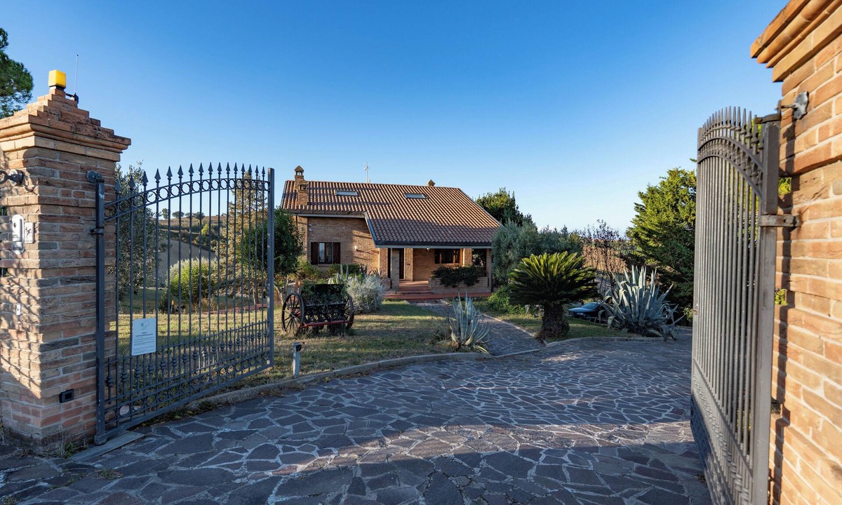 Torre San Patrizio Villa | VILLA ARGENTIA - Private pool