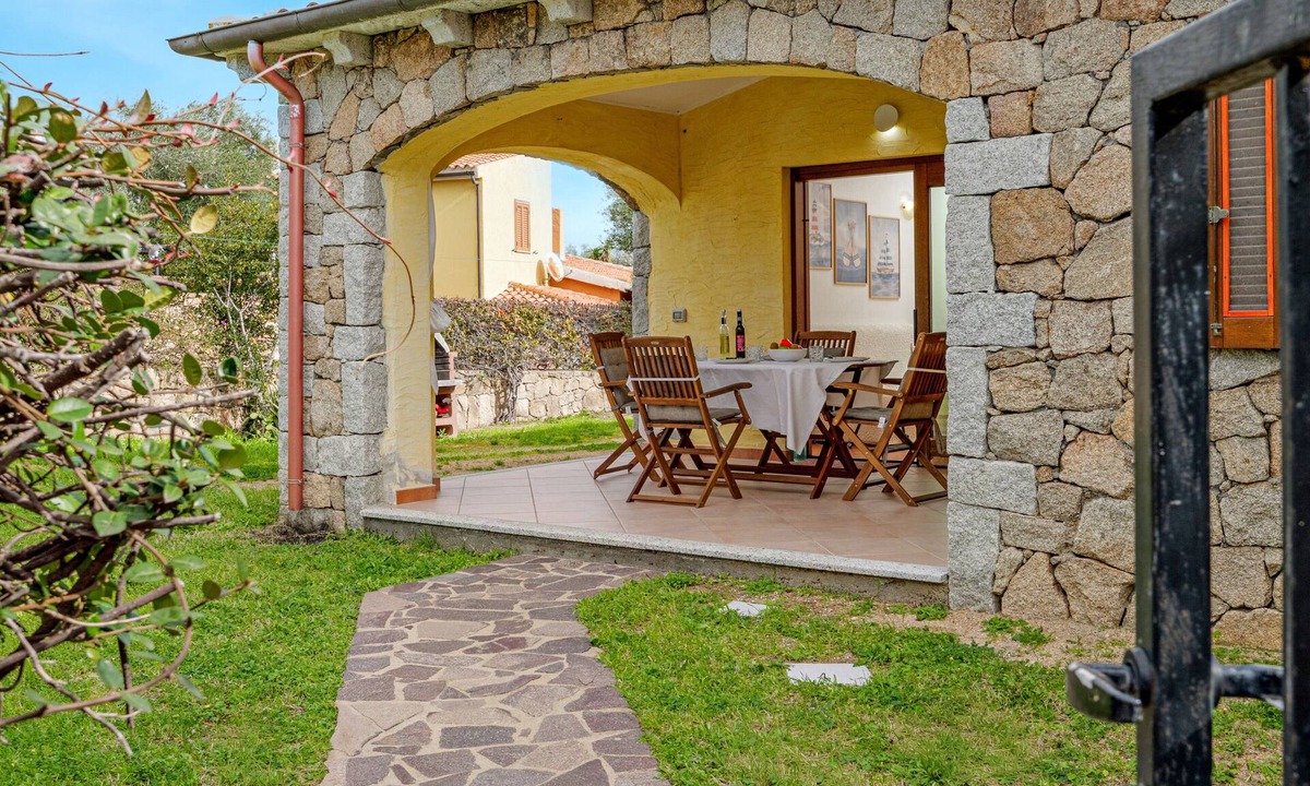 San Teodoro Villa | Villa 'Conchiglia' with Private Terrace and Air Conditioning