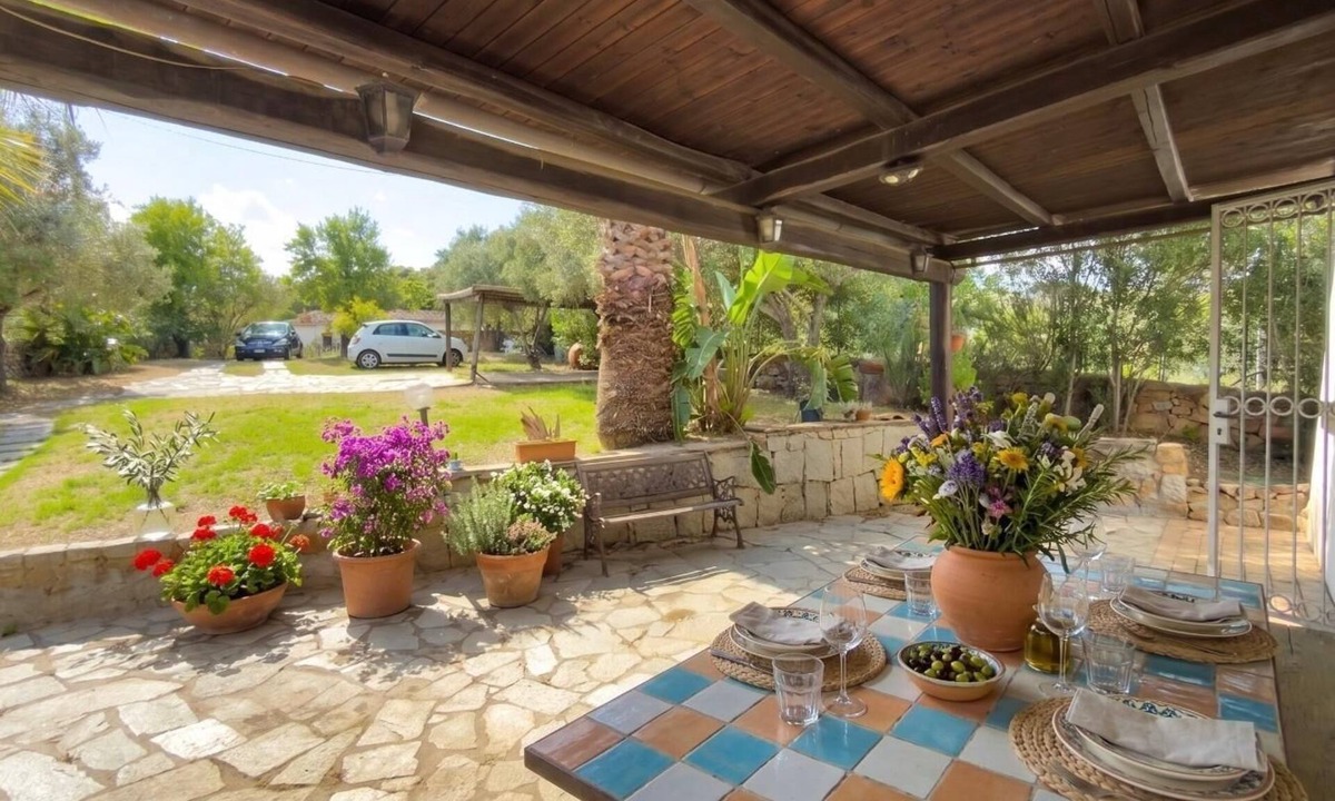 Trudda House | Villa Degli Ulivi with Garden | Porto San Paolo