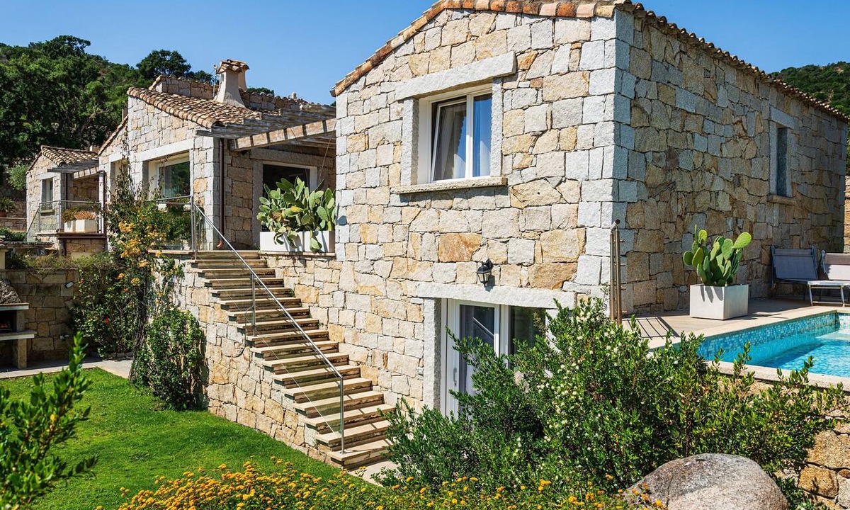 Castiadas Villa | Villa 'Laccus 8' with Sea View, Wi-Fi and Air Conditioning