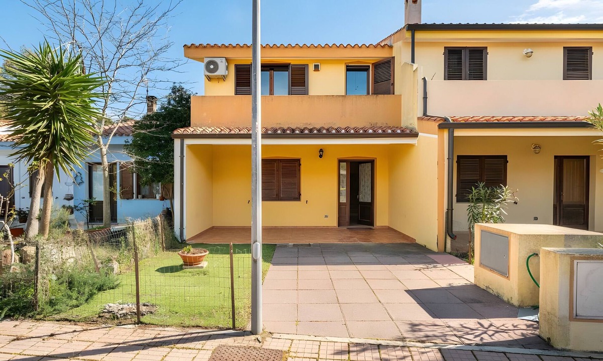 Porto Pino Villa | Villa 'Leo' in Porto Pino: your oasis of comfort just steps from the sea!