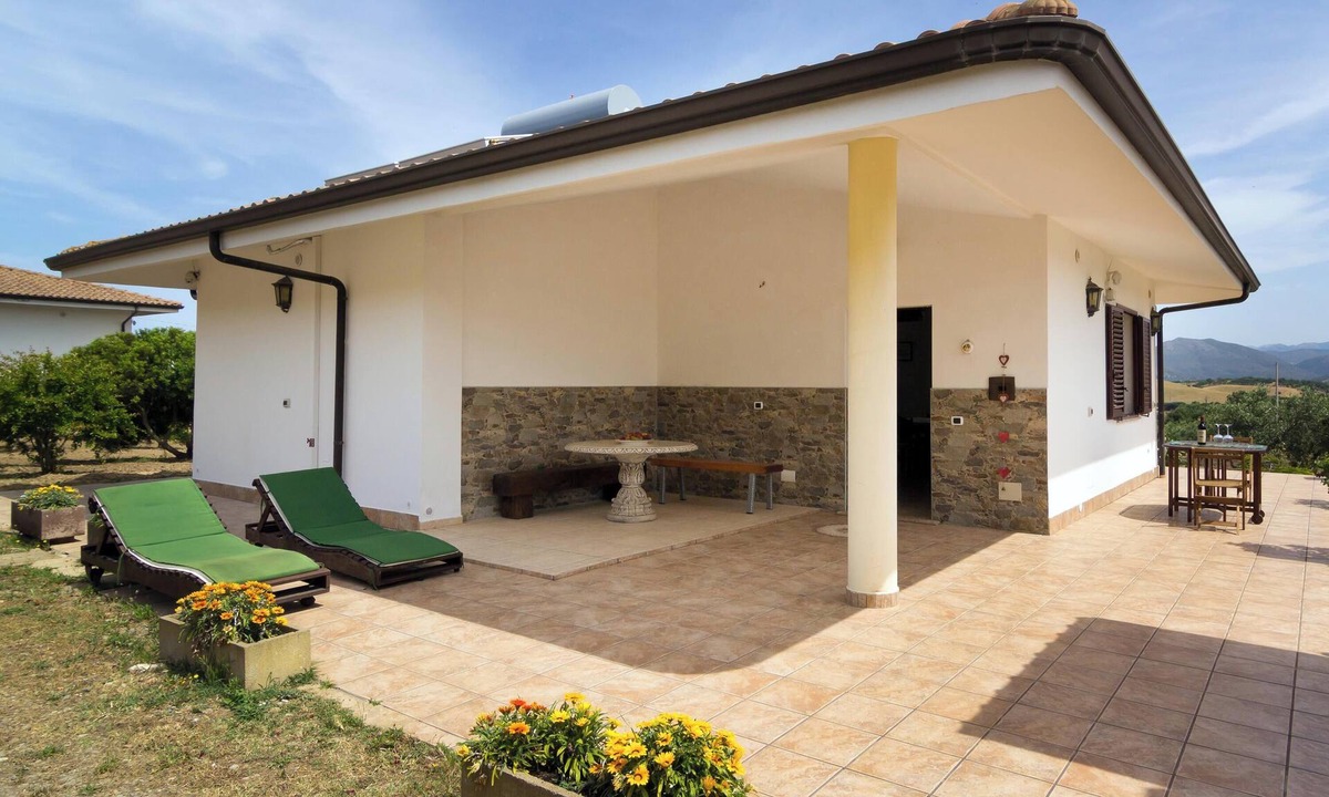 Bindua Villa | Villa "Limone" near the beach – A/C, Wi-Fi, garden, terrace & barbecue