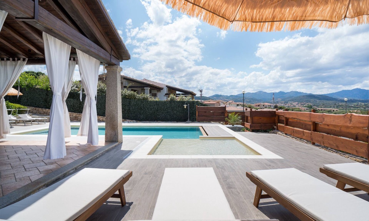 Tanaunella Villa | Villa 'Luna' with Private Pool, Wi-Fi and Air Conditioning