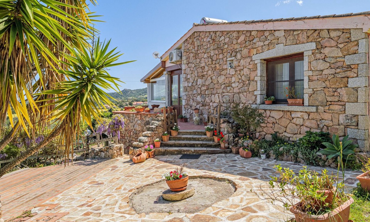 San Teodoro House | Villa Montalmutu with Sea View, Wi-Fi and Air Conditioning