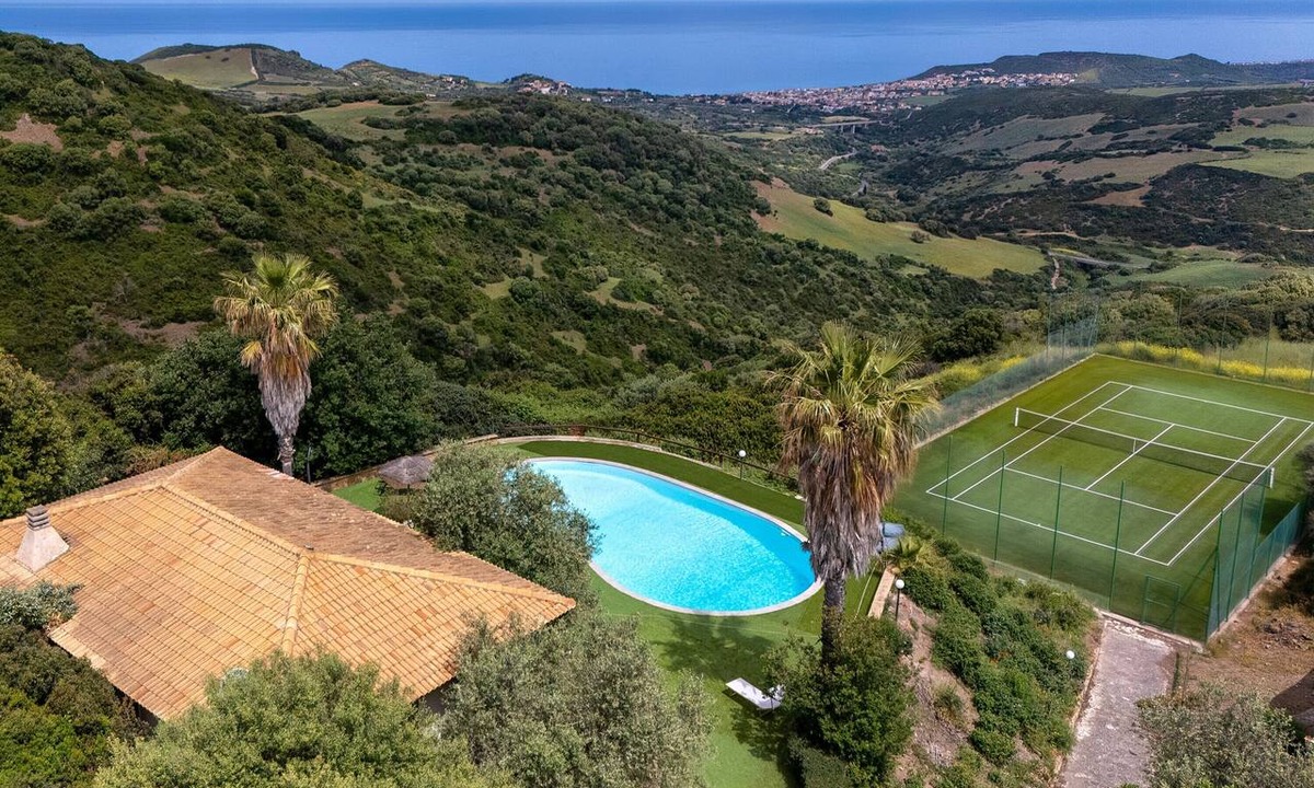Tergu Villa | Villa 'Roberta with Big Private Pool' with Sea View, Wi-Fi and Air Conditioning