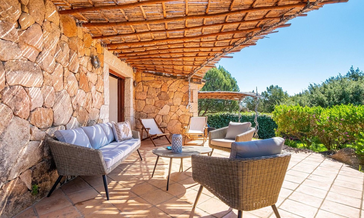 San Teodoro Villa | Villa "Sa Villa Cala Ginepro" with Sea View, Garden and Wi-Fi