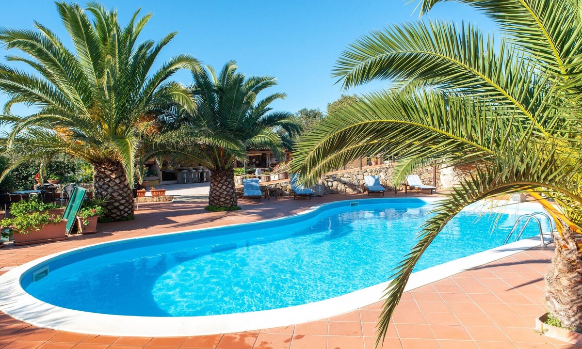 Telti Apartment | Villa Smeralda 9 – Family Apartment with Pool near Olbia