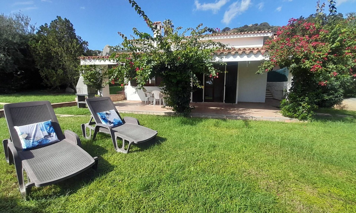 Costa Rei Apartment | Villa surrounded by greenery in a quiet area close to all services.