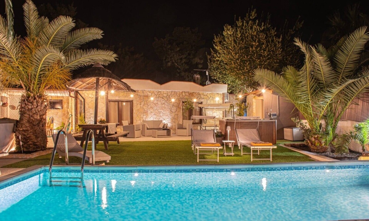 S'oru e Mari Villa | Villa 'Tore' with Sea View, Wi-Fi, and Air Conditioning