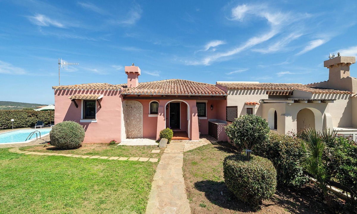 Punta De Su Turrione Villa | Villa with a private pool and sea view