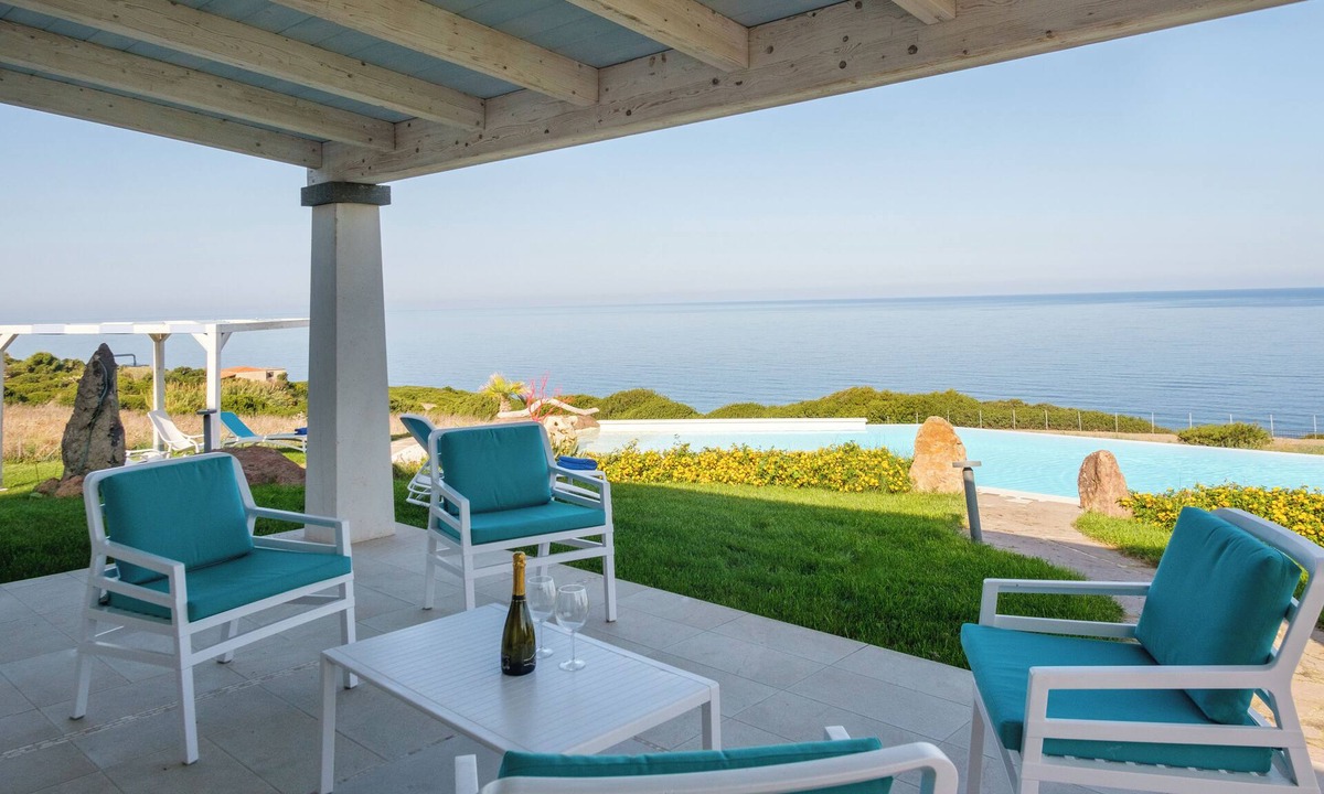 Valledoria Villa | [ Villa with pool and jacuzzi by the sea ]