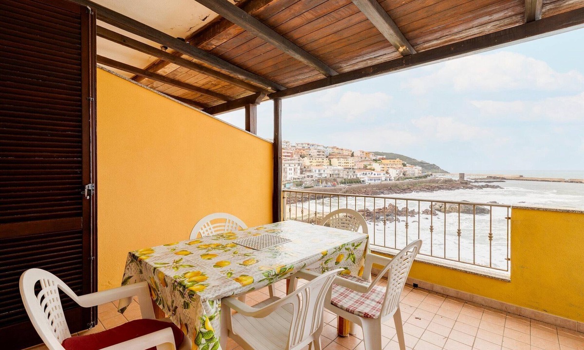 Castelsardo Historic Centre Apartment | With beachfront terrace and air conditioning