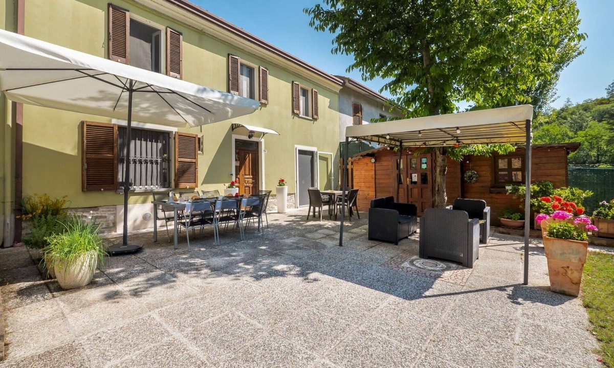 Casinina House | Wonderful private villa with hot tub, private pool, WIFI, TV, pets allowed and panoramic view